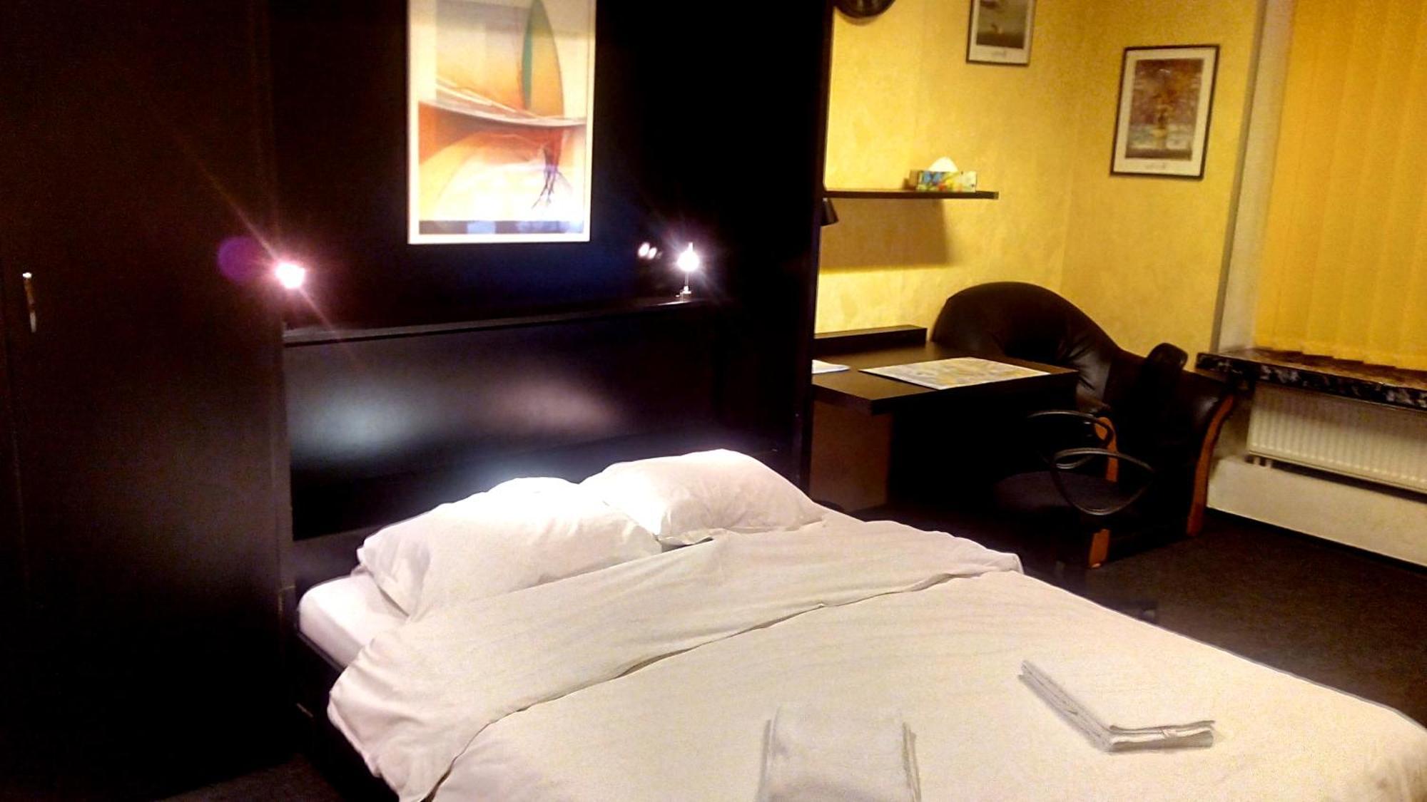 Rompromo Plus Accommodation Bukarest Exteriör bild
